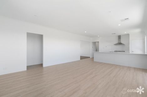Property photo of 110 Sapphire Drive Treeby WA 6164