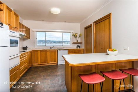 Property photo of 37 Talune Street Lindisfarne TAS 7015