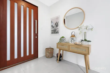 Property photo of 16 Waters Close Hope Island QLD 4212