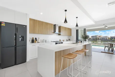 Property photo of 16 Waters Close Hope Island QLD 4212