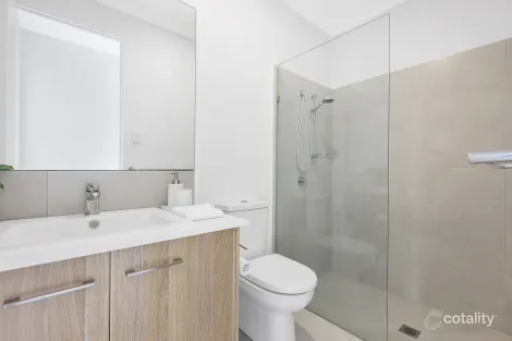 Property photo of 16 Waters Close Hope Island QLD 4212