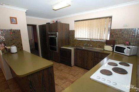 Property photo of 14 Siddeley Place Dianella WA 6059