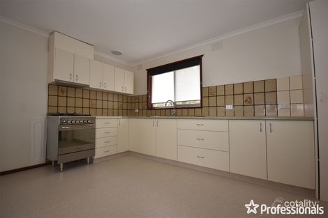 Property photo of 32 Dryden Concourse Mooroolbark VIC 3138