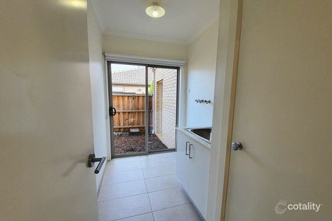 Property photo of 44 Harker Esplanade Tarneit VIC 3029