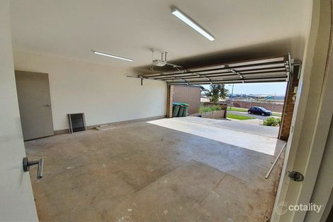 Property photo of 44 Harker Esplanade Tarneit VIC 3029