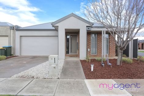 8 Fawkner Rd, Manor Lakes, VIC 3024