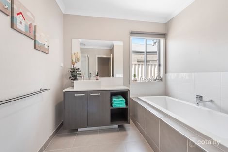 Property photo of 51 Willowtree Drive Pakenham VIC 3810