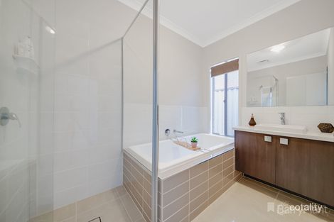 Property photo of 11 Inspiration Circuit Pakenham VIC 3810