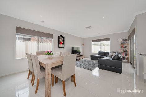 Property photo of 11 Inspiration Circuit Pakenham VIC 3810