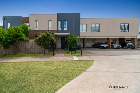 31/9 Petrea Pl, Harkness, VIC 3337