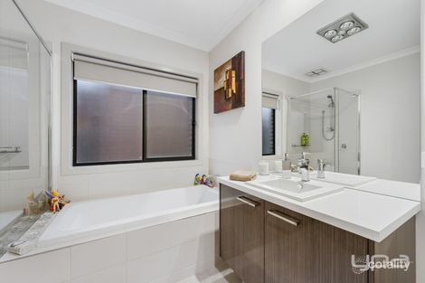 Property photo of 5 Moore Drive Fraser Rise VIC 3336