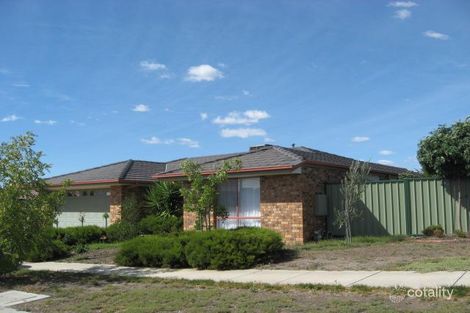 Property photo of 2 Ruthven Close Hillside VIC 3037