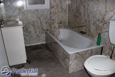 Property photo of 40 Waratah Crescent Macquarie Fields NSW 2564