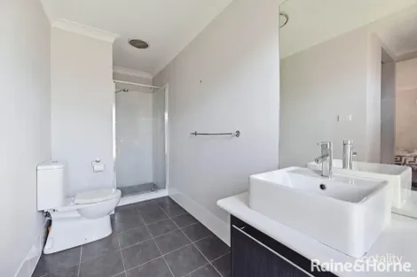 Property photo of 6 Sullivan Circuit Orange NSW 2800