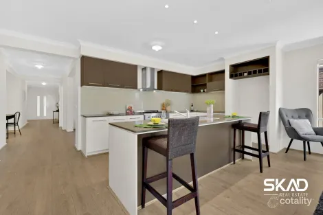 Property photo of 38 Valiant Crescent Craigieburn VIC 3064