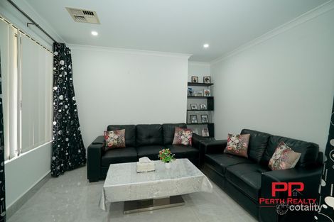 Property photo of 4 Saligna Way Dayton WA 6055