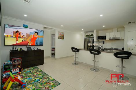 Property photo of 4 Saligna Way Dayton WA 6055