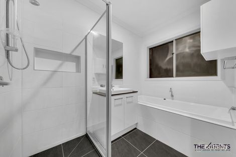 Property photo of 4 Onegar Street Tarneit VIC 3029