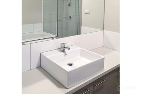 Property photo of 33 Zeta Circuit Cranbourne North VIC 3977