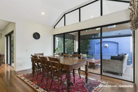 Property photo of 11 Carissa Place Chapel Hill QLD 4069
