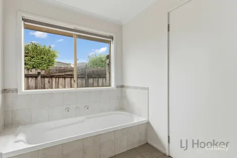 Property photo of 12 Snow Gum Drive Kilsyth South VIC 3137