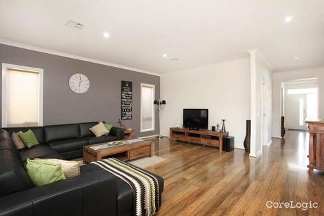 Property photo of 28 Annecy Boulevard Fraser Rise VIC 3336