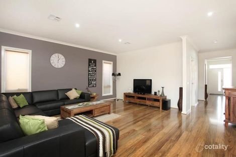 Property photo of 28 Annecy Boulevard Fraser Rise VIC 3336