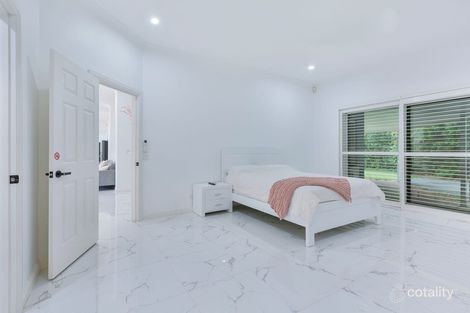 Property photo of 31 Riverdowns Crescent Helensvale QLD 4212