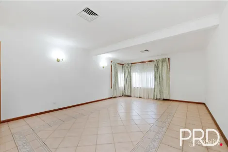 Property photo of 28 Nuwarra Road Chipping Norton NSW 2170