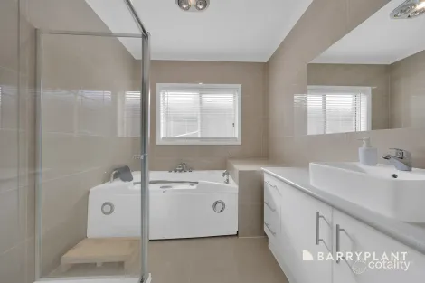 Property photo of 16 Freshwater Way South Morang VIC 3752