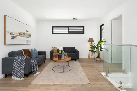 Property photo of 8 Flinders Drive Valley View SA 5093