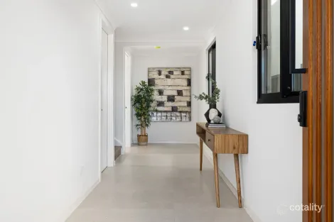 Property photo of 8 Flinders Drive Valley View SA 5093