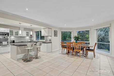 Property photo of 11 Scenic Drive Ashwood VIC 3147