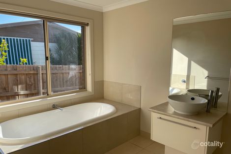 Property photo of 42 Albatross Road Kalimna VIC 3909