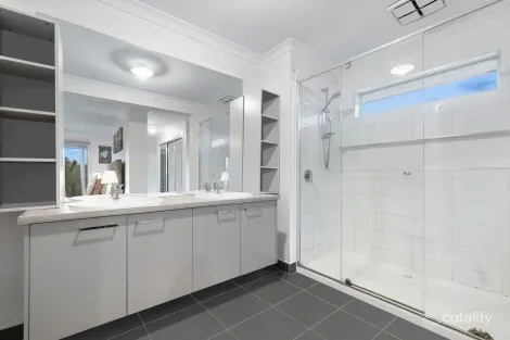 Property photo of 2 Attunga Grove Werribee VIC 3030