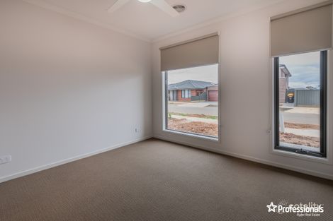 Property photo of 28 Maribyrnong Way Cobblebank VIC 3338