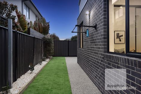 Property photo of 87 Whitfield Crescent Craigieburn VIC 3064