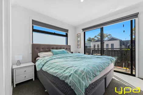 Property photo of 15 Kimzy Circuit Werribee VIC 3030