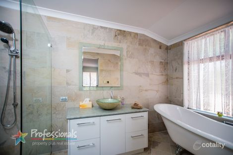 Property photo of 33 Frances Gregory Drive Bedfordale WA 6112