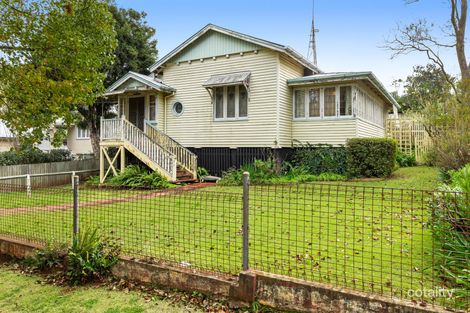 25 Moloney St, North Toowoomba, QLD 4350