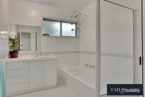 Property photo of 16 Billabong Drive Wangaratta VIC 3677