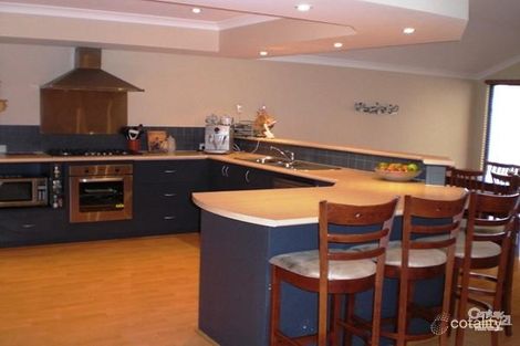 Property photo of 18 Oakwood Gate Meadow Springs WA 6210