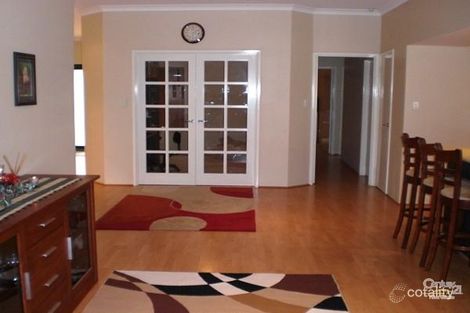 Property photo of 18 Oakwood Gate Meadow Springs WA 6210