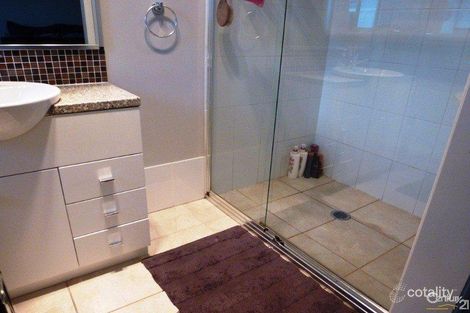 Property photo of 14 Lakeaire Circuit Cameron Park NSW 2285