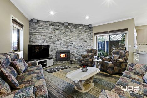 Property photo of 2/6 Wilpena Court St Albans VIC 3021
