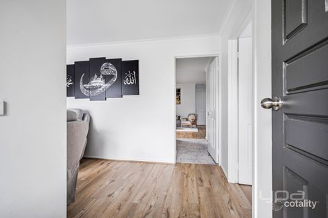 Property photo of 4 Goodenia Close Meadow Heights VIC 3048