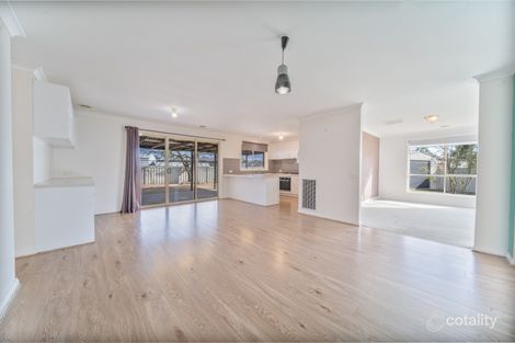 Property photo of 19 Cassandra Crescent Epsom VIC 3551