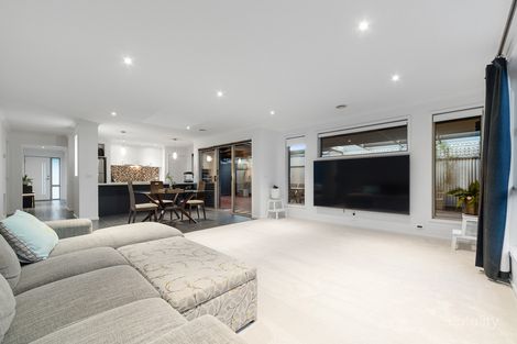 Property photo of 6 Dimitrios Close Skye VIC 3977