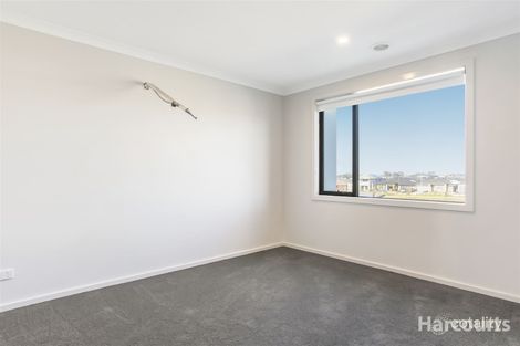 Property photo of 11 Lopes Walk Clyde North VIC 3978