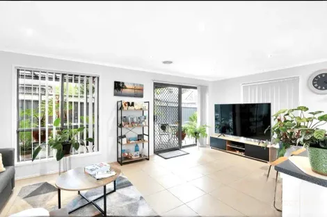 Property photo of 13 Strutt Place Caroline Springs VIC 3023